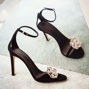 Oriģināls sieviešu kurpes vienu vārdu sprādzes sandales sieviešu vasaras jauno rhinestone flower sieviešu kurpes atvērtu purngalu augsti papēži